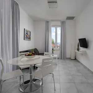 Apartments Club Vala Selce
